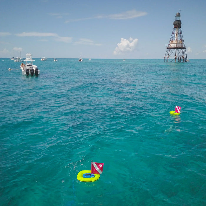 Flag Red and White for Dive Systems Blu3